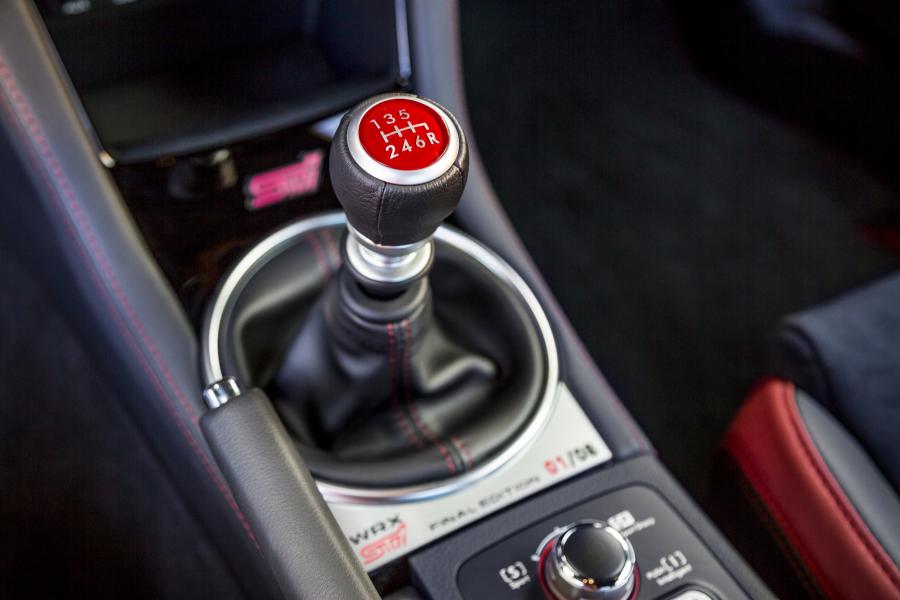 Детали интерьера Subaru WRX STI Final Edition 2019 года  (ES) (фото 5 из 40)